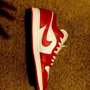 I’m selling gym red Jordan 1 low
